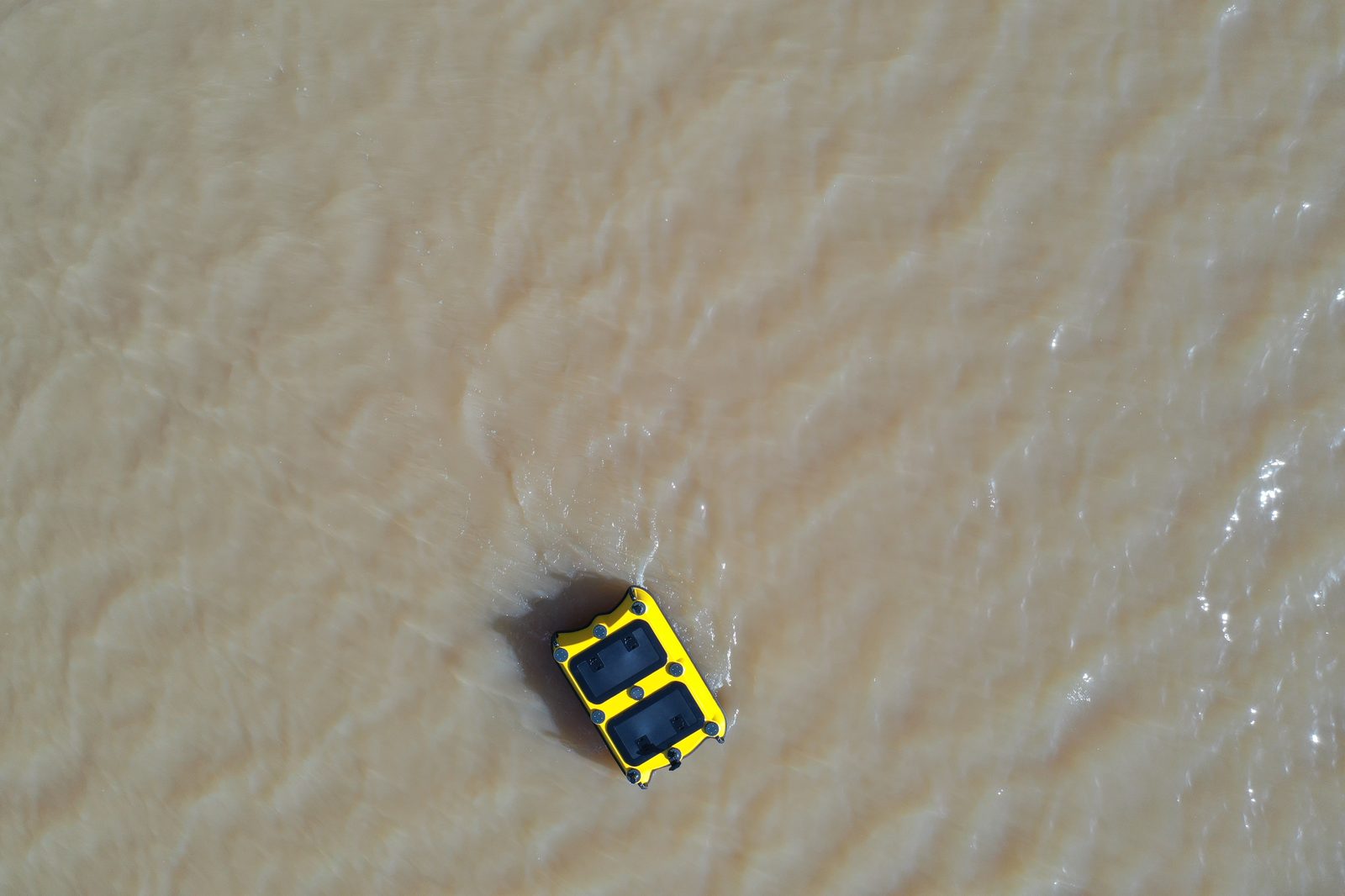 Das SensorBoat von oben, autonom auf Profilfahrt